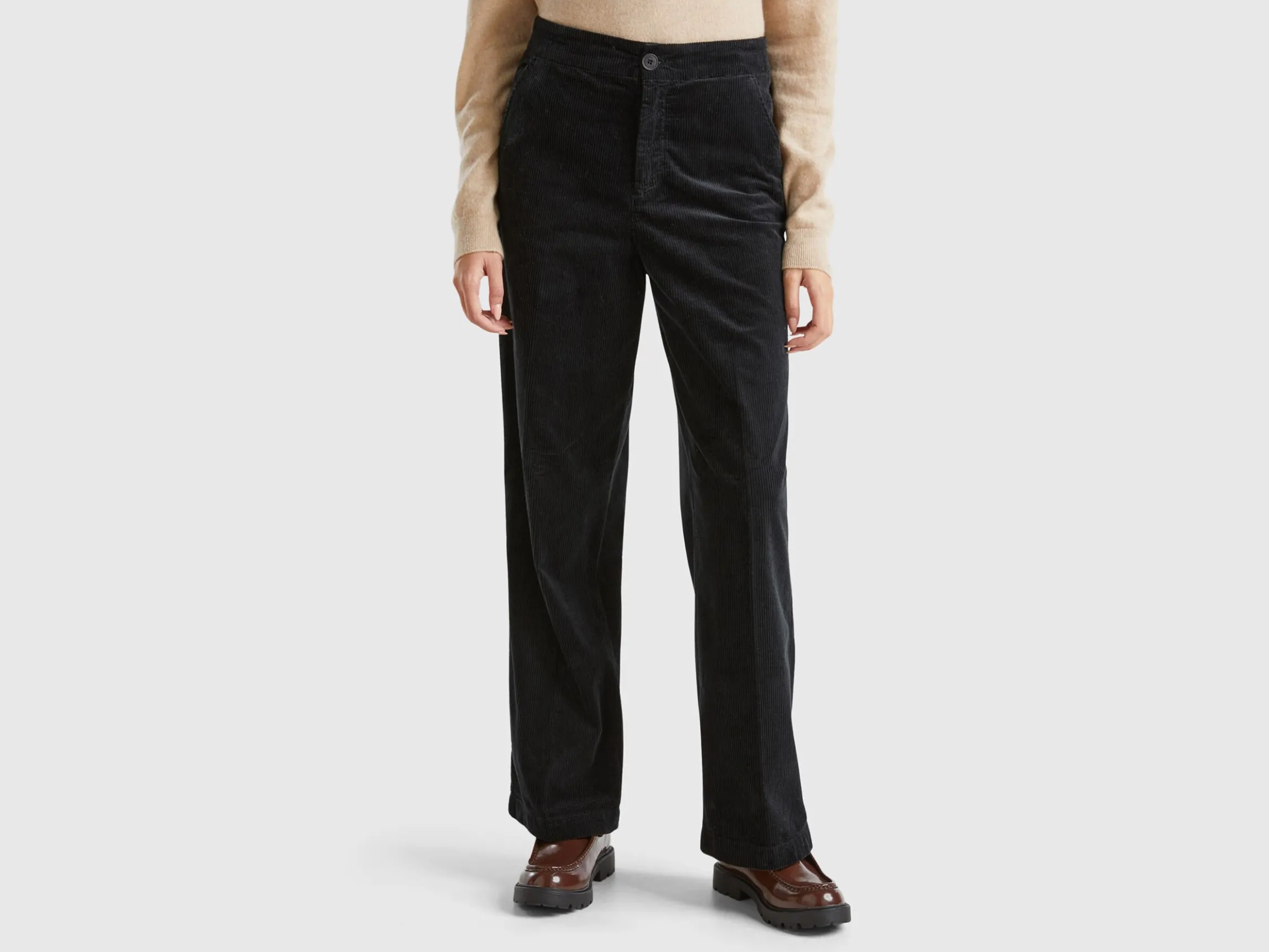 Wide velvet trousers