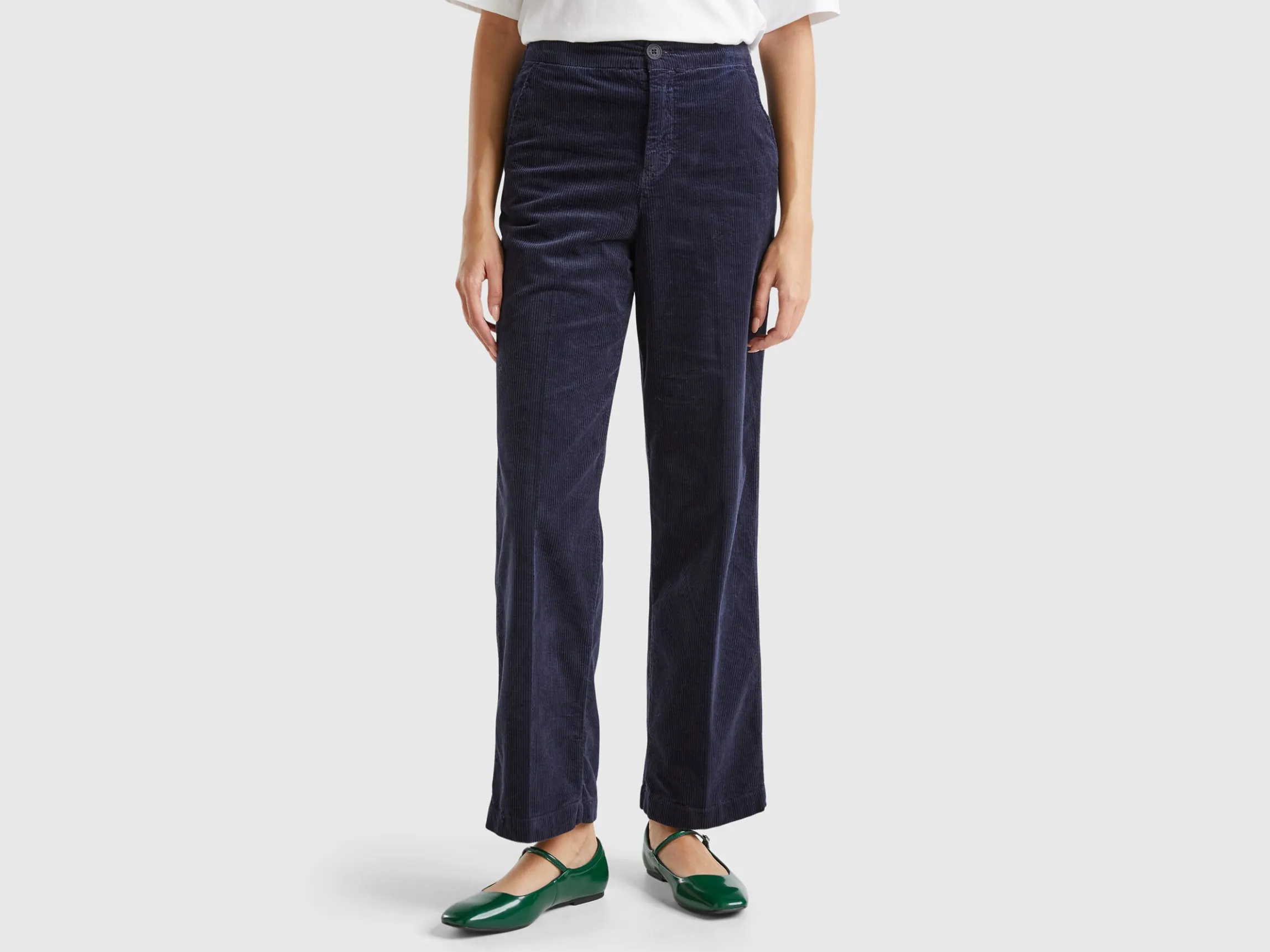Wide velvet trousers
