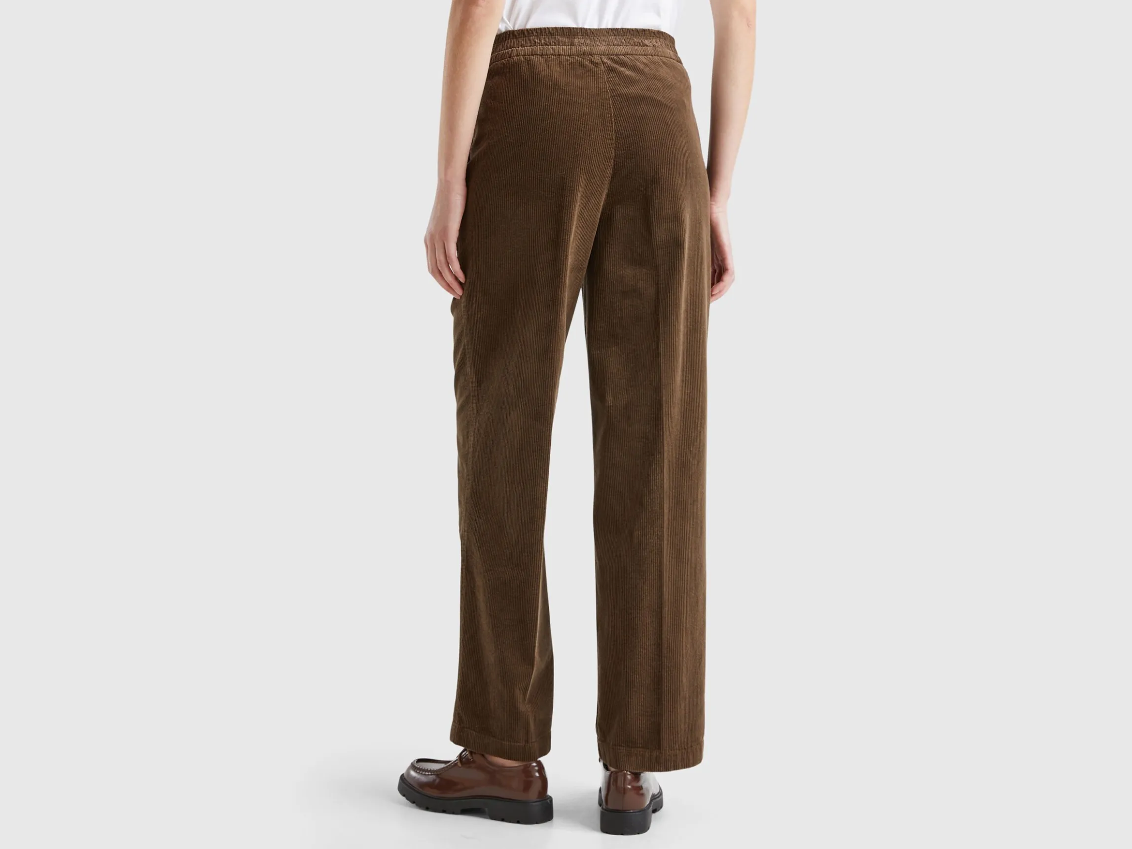 Wide velvet trousers