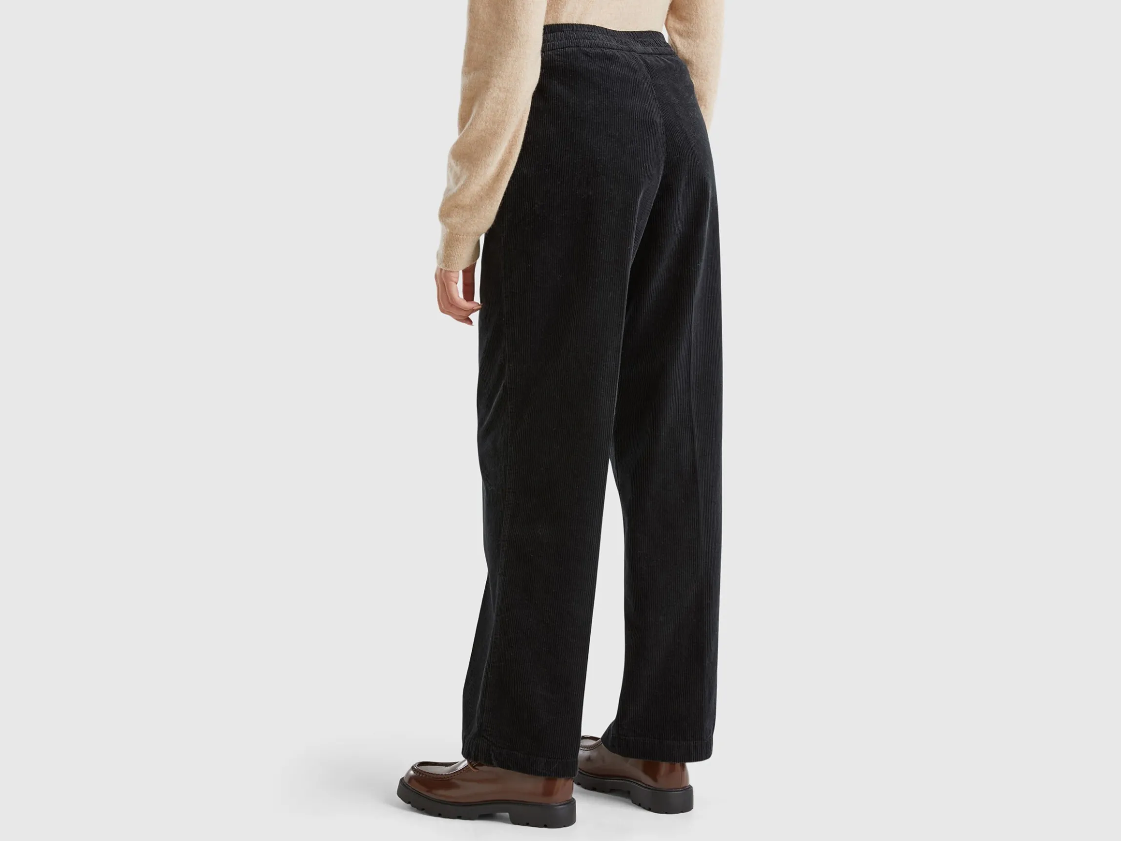 Wide velvet trousers
