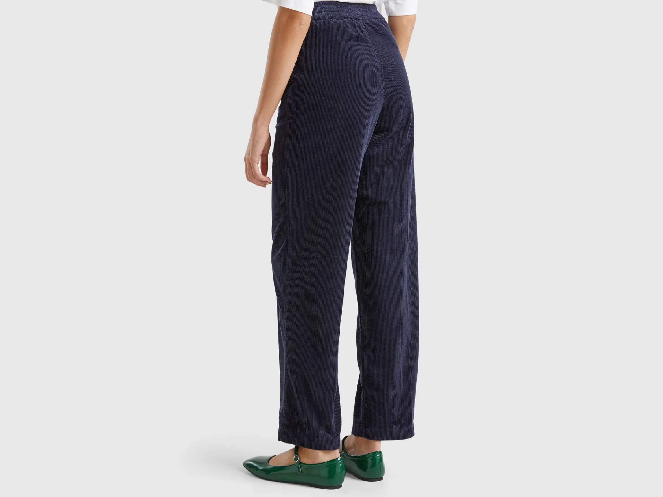 Wide velvet trousers