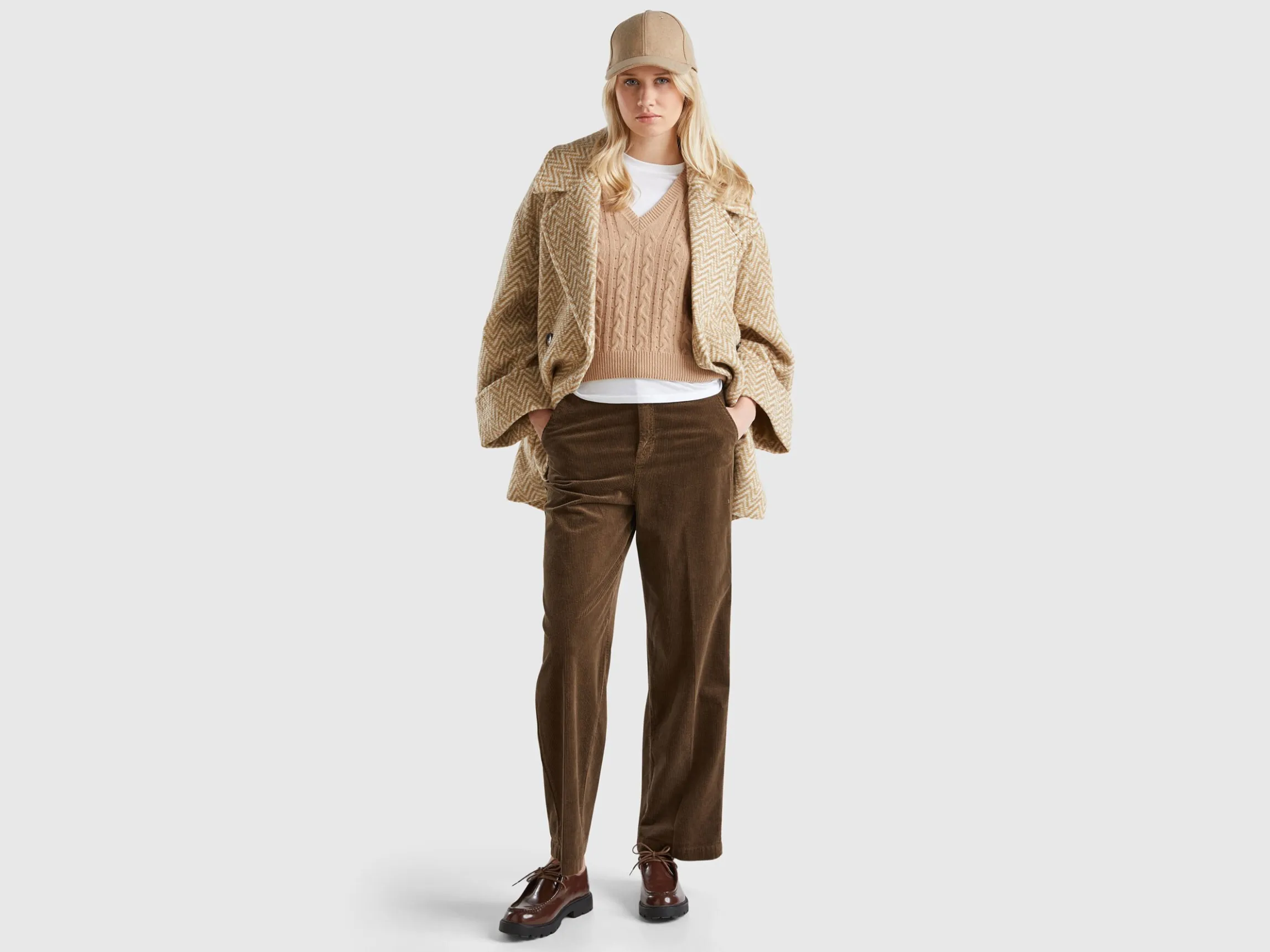 Wide velvet trousers