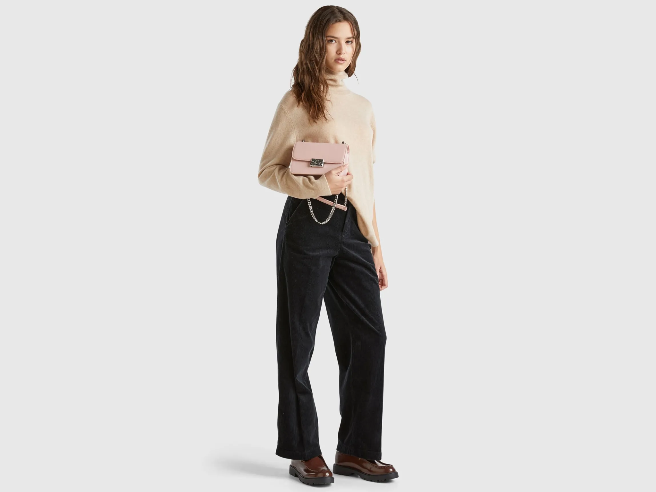 Wide velvet trousers