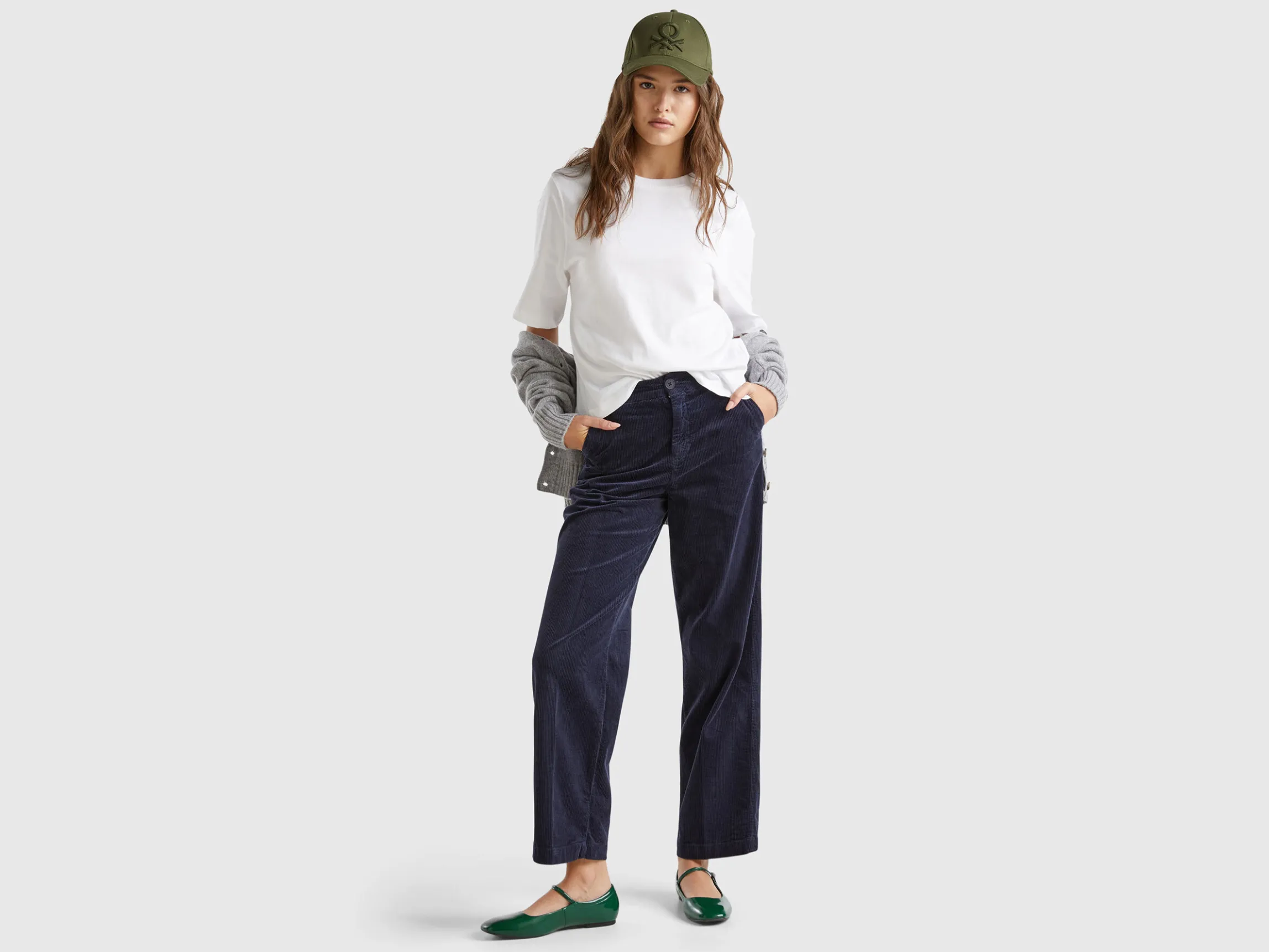 Wide velvet trousers