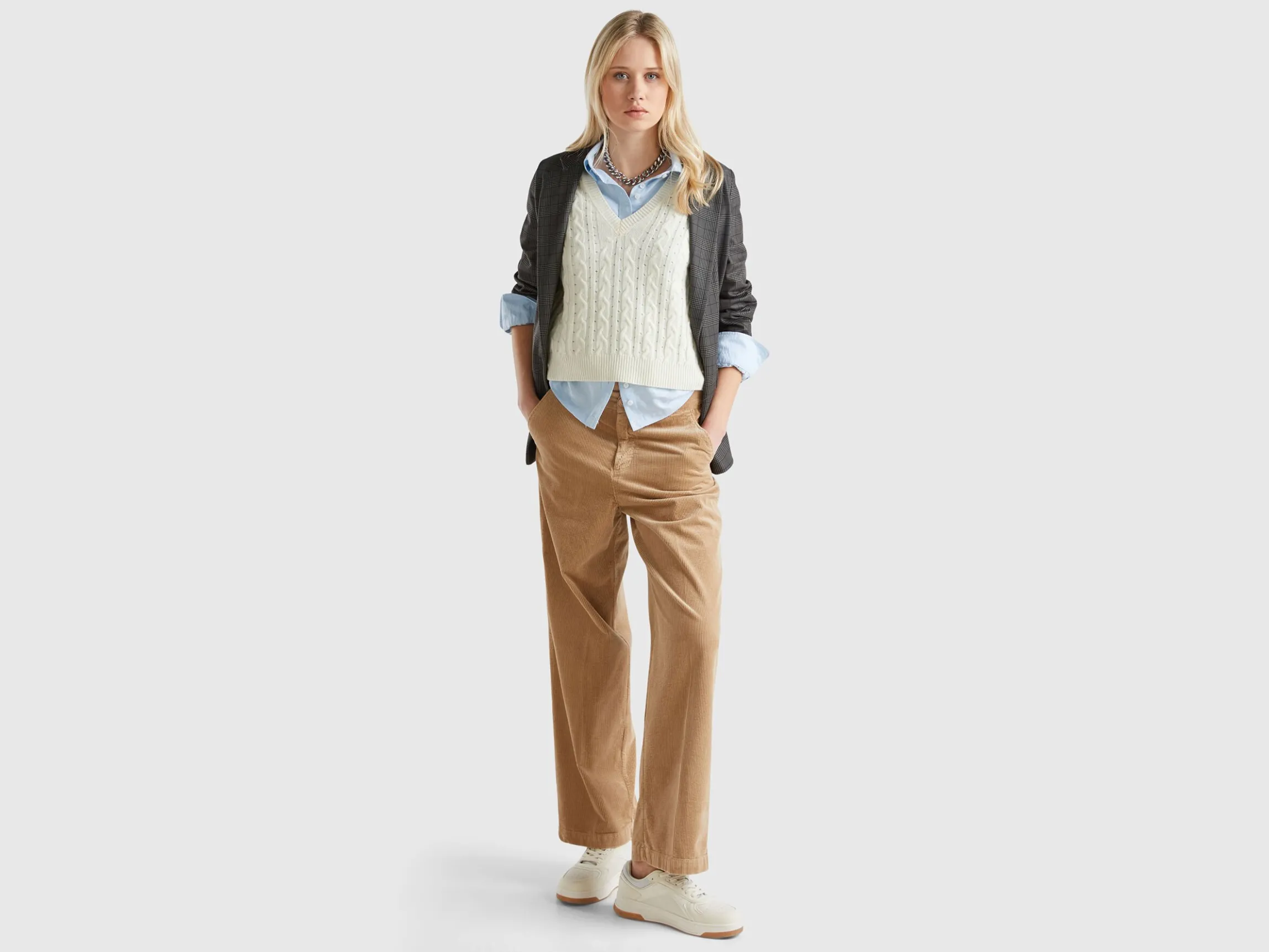 Wide velvet trousers