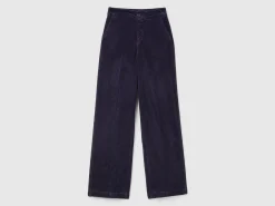 Wide velvet trousers