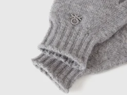 Wool blend gloves