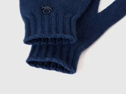 Wool blend gloves