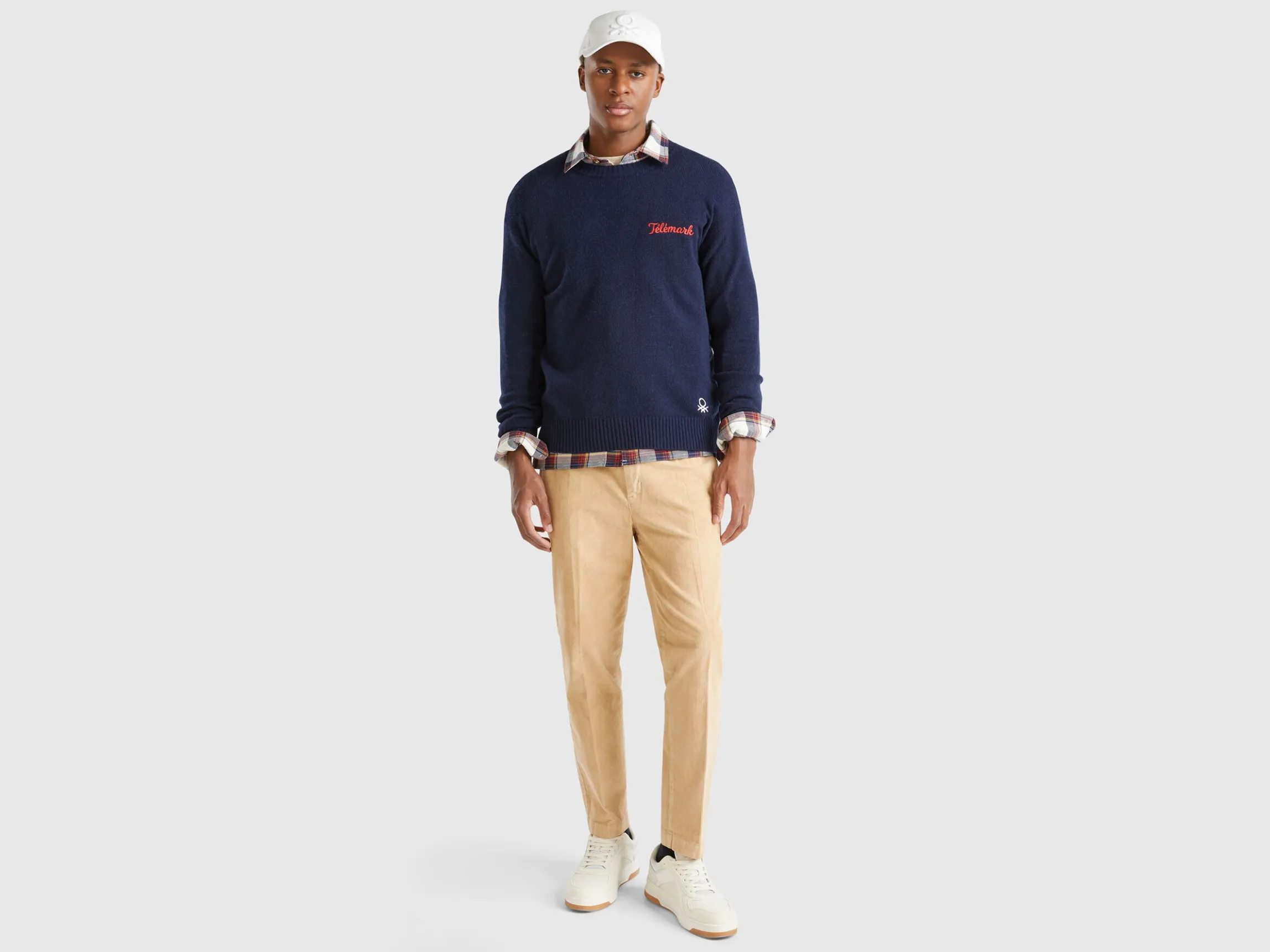 Wool blend sweater with ski graphic