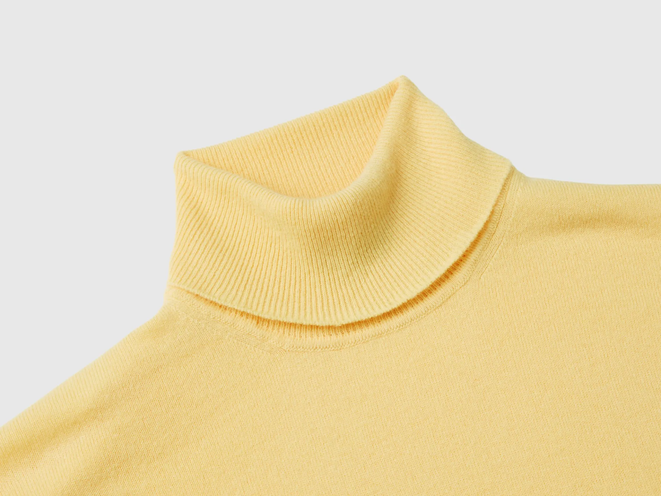 Yellow turtleneck in pure Merino wool